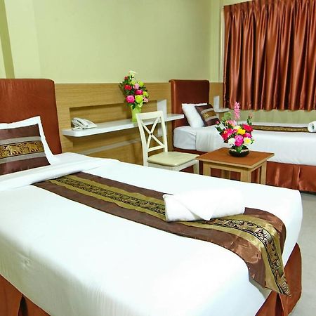The Pine Resort Патхумтхани Экстерьер фото