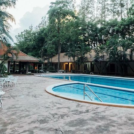 The Pine Resort Патхумтхани Экстерьер фото