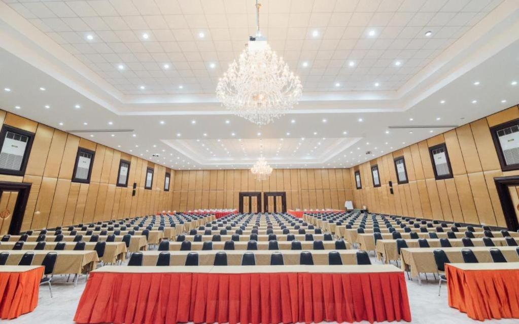 The Pine Resort Патхумтхани Экстерьер фото