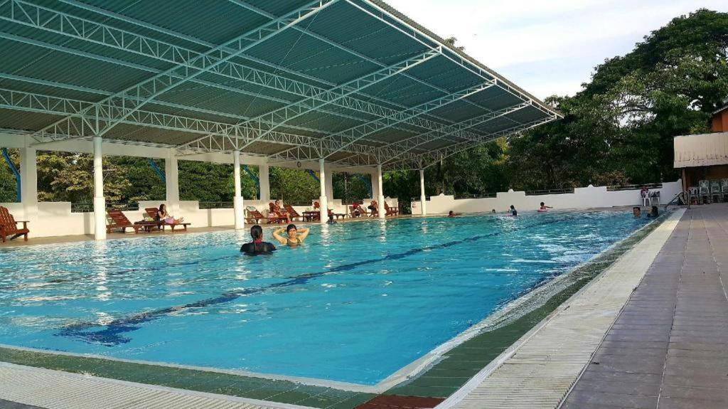 The Pine Resort Патхумтхани Экстерьер фото