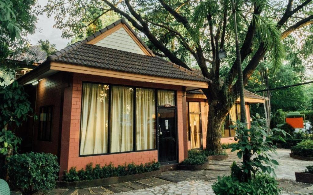 The Pine Resort Патхумтхани Экстерьер фото