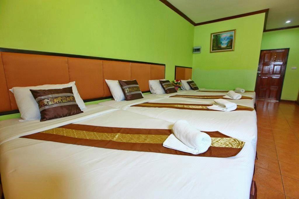 The Pine Resort Патхумтхани Экстерьер фото