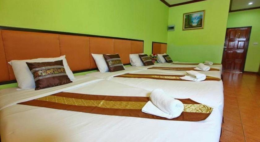The Pine Resort Патхумтхани Экстерьер фото